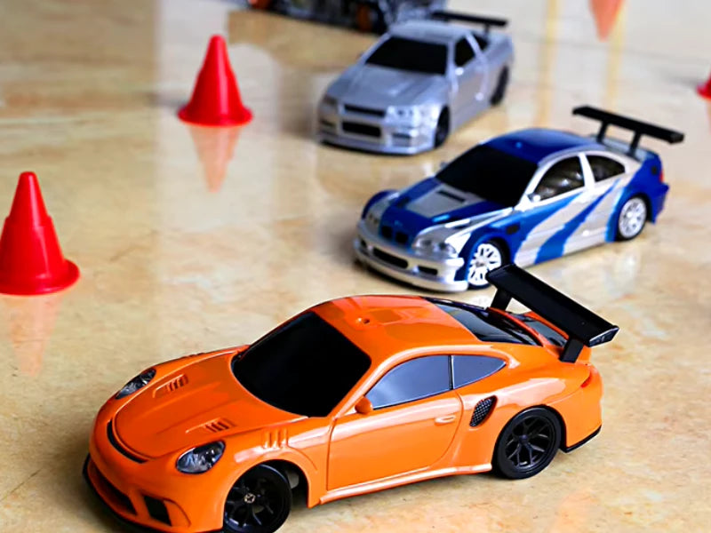 Explora nuestra colección de coches RC todoterreno y de carreras. Modelos con tracción 4x4, alta velocidad y resistencia a terrenos difíciles. Perfectos para aventuras al aire libre y emocionantes competencias. coches rc, radiocontralodado, regalar niños